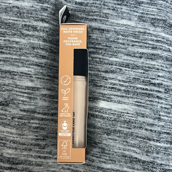 Elf full coverage concealer medium peach - Picture 3 of 3